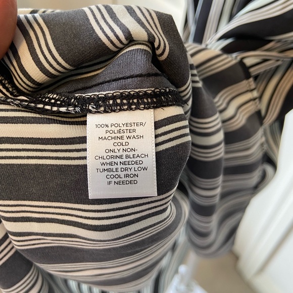 Sleeveless Vertical Striped Blouse , EUC - Picture 5 of 6